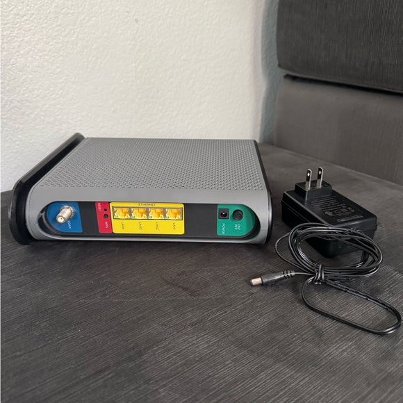 Motorola 24x8 Cable Modem plus AC1900 Router - Picture 2 of 3